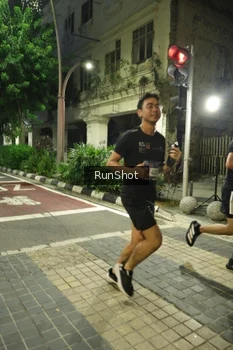 Runner Photo 4206323