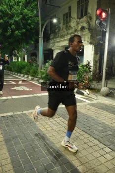 Runner Photo 4206343