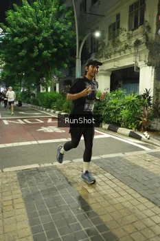 Runner Photo 4206391