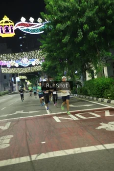 Runner Photo 4206400