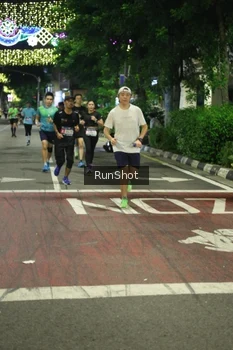 Runner Photo 4206401