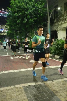 Runner Photo 4206468