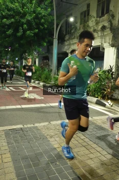 Runner Photo 4206472