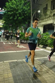 Runner Photo 4206473