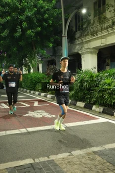 Runner Photo 4206494