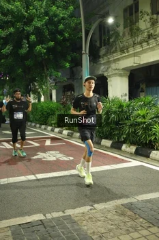 Runner Photo 4206500