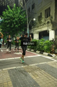 Runner Photo 4206545