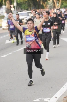 Runner Photo 4206600