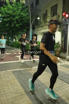 Runner Photo 4206604