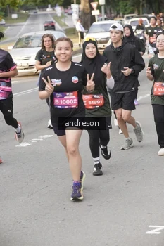 Runner Photo 4206619