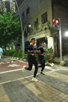 Runner Photo 4206635