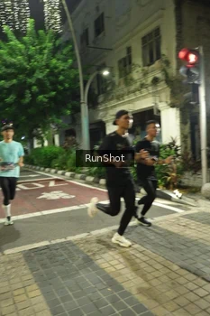 Runner Photo 4206640