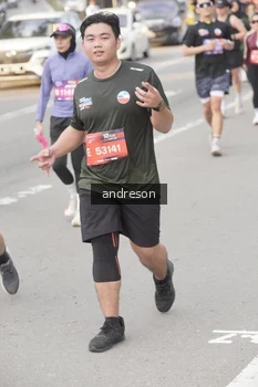 Runner Photo 4206654