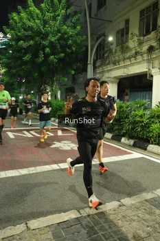 Runner Photo 4206730