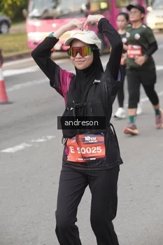 Runner Photo 4206800
