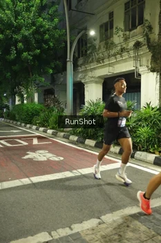 Runner Photo 4206843