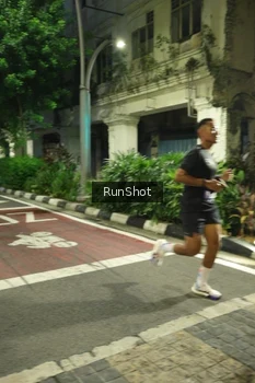 Runner Photo 4206846