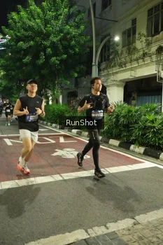 Runner Photo 4206901