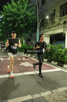 Runner Photo 4206902
