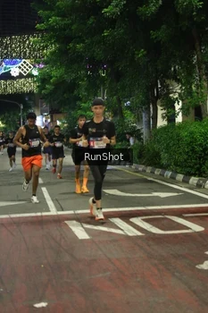 Runner Photo 4207198