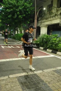 Runner Photo 4207300