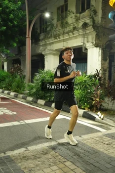 Runner Photo 4207854