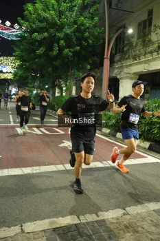 Runner Photo 4208105