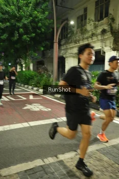 Runner Photo 4208114