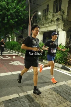 Runner Photo 4208116