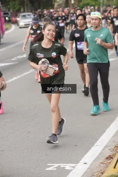 Runner Photo 4208275