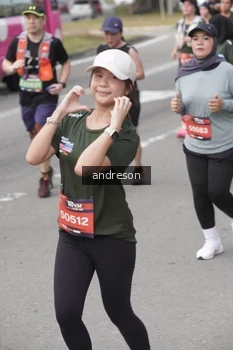 Runner Photo 4208353