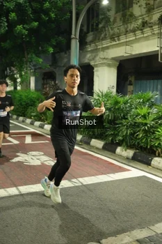 Runner Photo 4208369