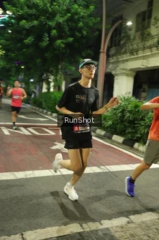 Runner Photo 4208596