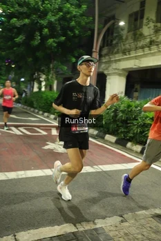 Runner Photo 4208601