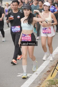 Runner Photo 4208619