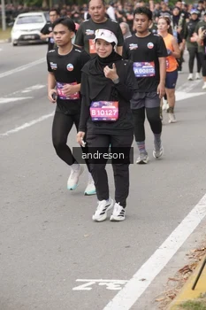 Runner Photo 4208786