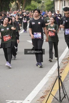 Runner Photo 4209011