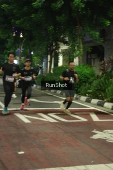 Runner Photo 4209040