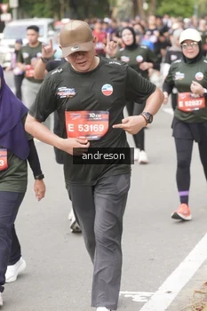 Runner Photo 4209080