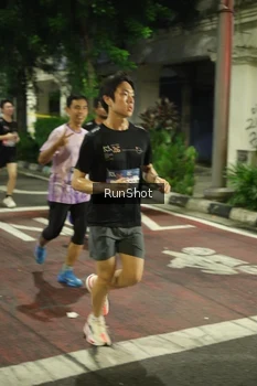 Runner Photo 4209335