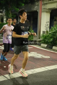 Runner Photo 4209337