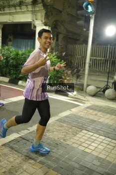 Runner Photo 4209365