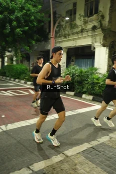 Runner Photo 4209386