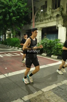 Runner Photo 4209388