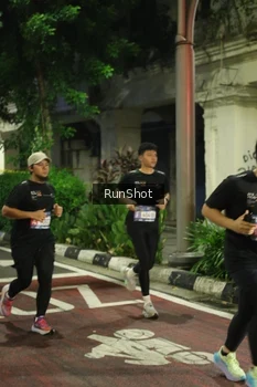 Runner Photo 4209573