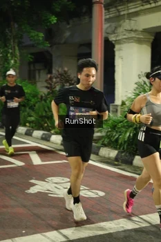 Runner Photo 4209615