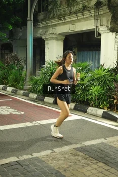 Runner Photo 4209755