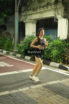 Runner Photo 4209756