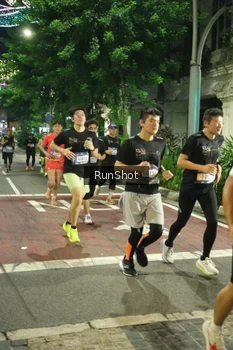 Runner Photo 4209815