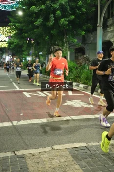 Runner Photo 4209855